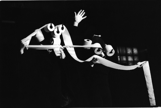 Bild: Fabrik Hamburg 1976  - Foto: © Mummenschanz & Historisches und Völkerkundemuseum St.Gallen