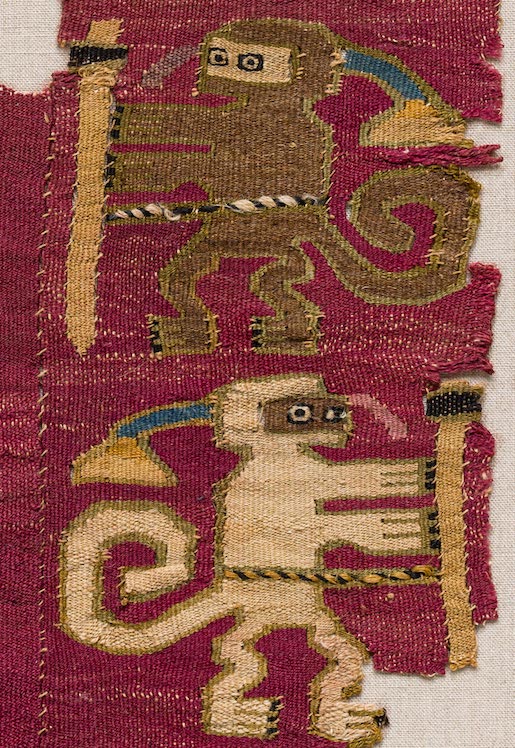 Wirkereifragment, Peru, Nordküste, Chimú-Kultur, 11.–15. Jh., Wirkerei in Baumwolle und Kamelidenwolle, Inv. Nrn. 5741 © Abegg-Stiftung Riggisberg (Christoph von Viràg)