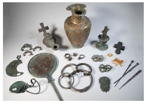 Auswahl an Metallobjekten aus der Guigoz-Sammlung. ©Musées cantonaux du Valais, Sion. Université de Bâle