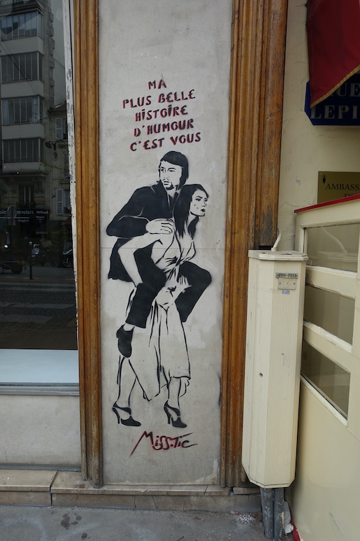 Bild: Miss Tic Montmartre Paris, 2017 - Foto: Guilhem Vellut - Lizenz: https://creativecommons.org/licenses/by/2.0/deed.de - Datei: https://commons.wikimedia.org/wiki/File:Montmartre_@_Paris_(34226836115).jpg?uselang=de
