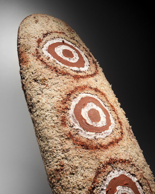 Unknown artist A central Australian softwood shield, circa 1980 Natural ochres and plant on wood Photo credit: Vincent Girier Dufournier