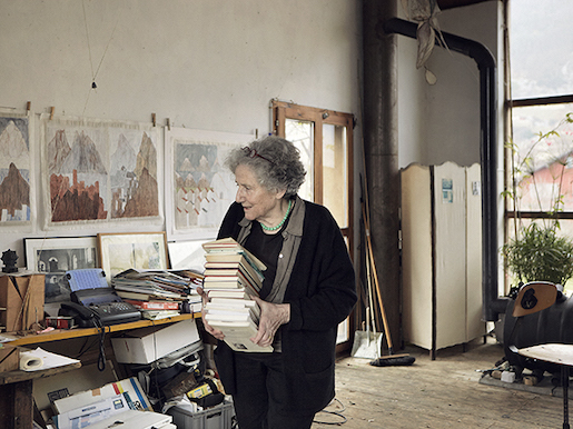 Bild: Erica Pedretti - Foto: © Sébastien Agnetti / BAK, https://www.schweizerkulturpreise.ch/awards/de/home/literatur/literatur-archiv/literatur-2013/erica-pedretti.html
