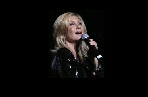 Olivia Newton-John, 2008 - Foto: Leahshia Gaston - Lizenz: https://creativecommons.org/licenses/by-sa/3.0/deed.en - Datei: https://commons.wikimedia.org/wiki/File:Olivia_Newton-John_Sydney_2008.jpg