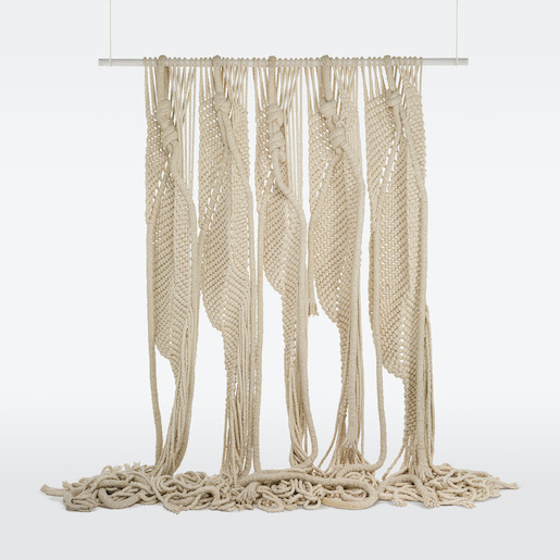 Françoise Grossen, Five White Elements, 1971, Museum für Gestaltung Zürich, Kunstgewerbe- sammlung, Foto: U. Romito & I. Šuta, Museum für Gestaltung Zürich / ZHdK