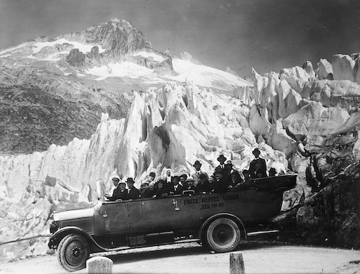 Furkapassstrasse / Rhonegletscher, ca. 1930 Kunstanstalt Brügger, Meiringen © Alpines Museum der Schweiz, Bern