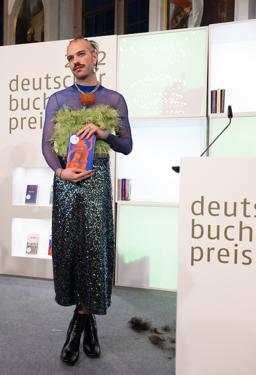 Bild: Kim de l’Horizon - Foto: © vntr media, https://www.boersenverein.de/presse/pressefotos/