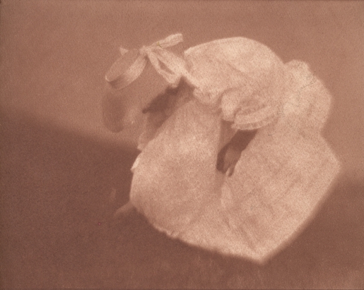 Heinrich Kühn, Girl in Sunday Dress, 1910 - Collection Förderverein Fotostiftung Schweiz