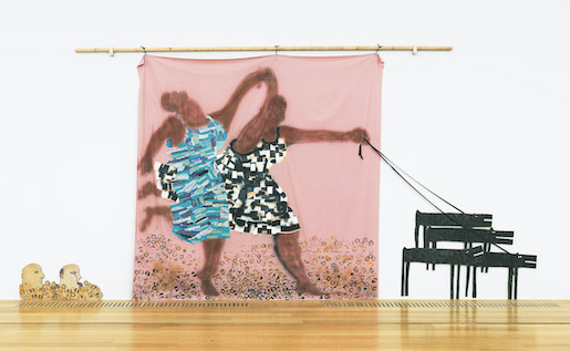 Freedom and Change, 1984 Bois, textiles, carton, peinture, graphite, crayon de couleur, craie et encre , 309,6 × 590 × 6 cmTate. Acquisition grâce au financement de la Denise Coates Foundation à l’occasion du centenaire 2018 de l’obtention du droit de vote par les femmes en Grande-Bretagne, 2019© Lubaina HimidPhoto : Tate