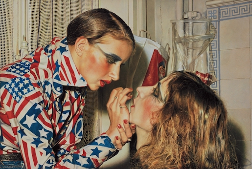 Bild: Franz Gertsch, Marina schminkt Luciano, 1975, Acryl auf ungrundierter Baumwolle / Acrylic on unprimed cotton, 234 x 346.5 cm, Museum Ludwig / Leihgabe Peter und Irene Ludwig Stiftung 1976 © Franz Gertsch