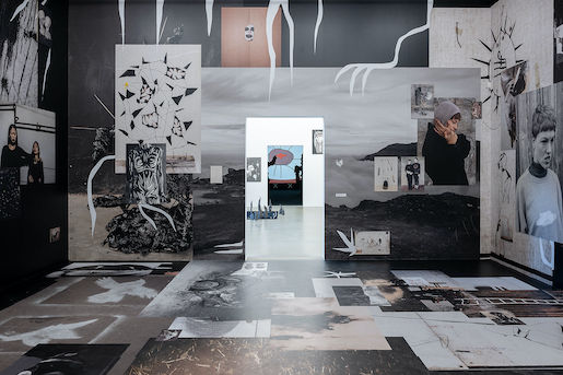 Installationsansicht Augustin Rebetez. Vitamin, 18.2. – 29.5.2023, Aargauer Kunsthaus, Aarau - Augustin Rebetez, Le cœur entre les dents, 2023 - Foto: ullmann.photography    