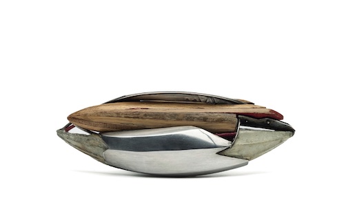 Sylvie Aubry, Objet à rêver, 1992, Broche, argent 800, bois ébène, papier, fils de soie rouge - Fonds de l’artiste, photo Nicolas De Neve