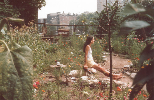 Liz Cristy in einem Gemeinschaftsgarten, New York City, 1970er-Jahre - Foto: Donald Loggins
