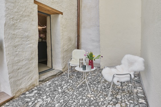 Tgesa Caminada, Savognin - Fotos: © Gararic Fotografie - Stiftung Ferien im Baudenkmal, https://ferienimbaudenkmal.ch/neu-im-angebot-ein-500-jaehriges-baudenkmal-in-savognin