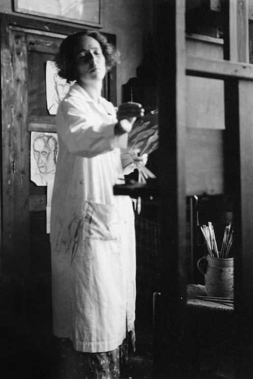 Hedi Mertens che dipinge nella casa a Waldegg, Svitto, 1925. Archivio famiglie Mertens e Roelli.