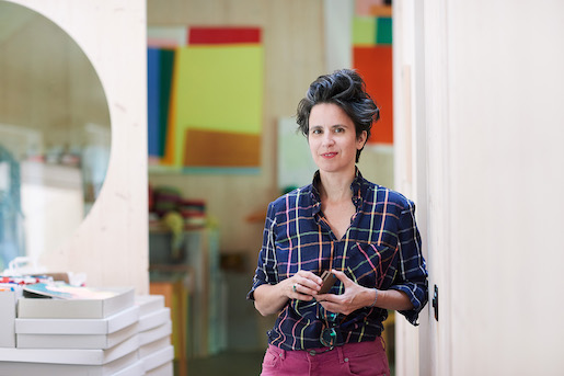 Claudia Caviezel in ihrem Atelier in St.Gallen, 2023 © Anita Affentranger