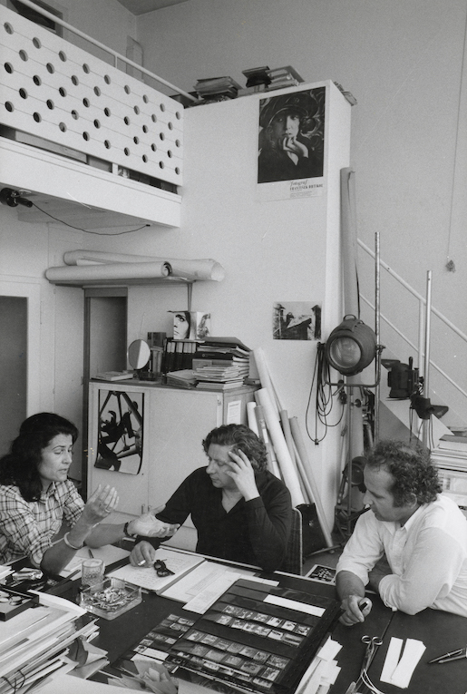 René Burri: Rosellina Burri-Bischof, Hugo Loetscher und Walter Binder, Arbeiten an der Ausstellung 