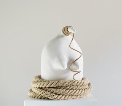 Andrea Ehrat, untitled, 2021, Gips, Seil, Stahl, 47 x 42 x 44 cm, Foto: Andrea Ehrat   