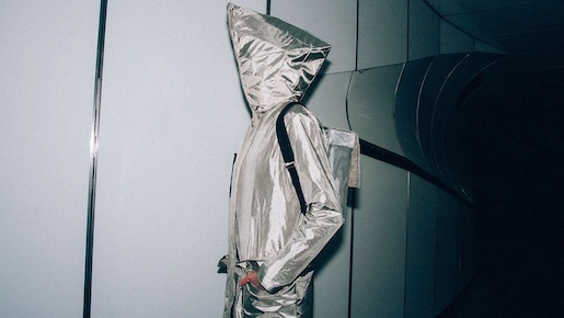 Anti-Surveillance Coat Type I (2016), Credit: Ewa Nowak, Incognito (2018), Project KOVR. Photo by Suzanne Waijers