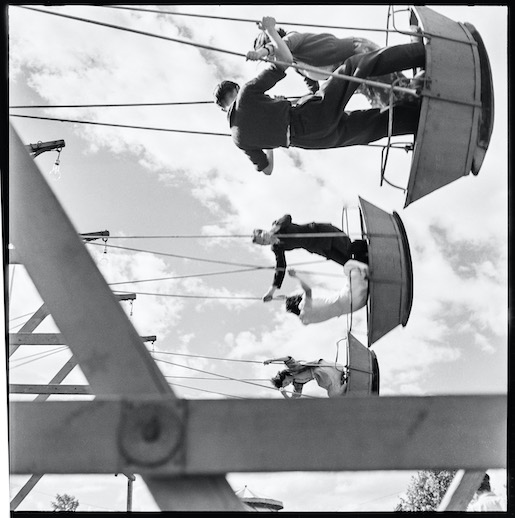 Ernst Scheidegger, Schiffschaukel, um 1950, Lambda Print © Stiftung Ernst Scheidegger-Archiv, Zürich