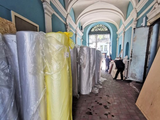 Lieferung von Verpackungsmaterial ans Museum für Westeuropäische und Orientalische Kunst in Odessa, Ukraine.