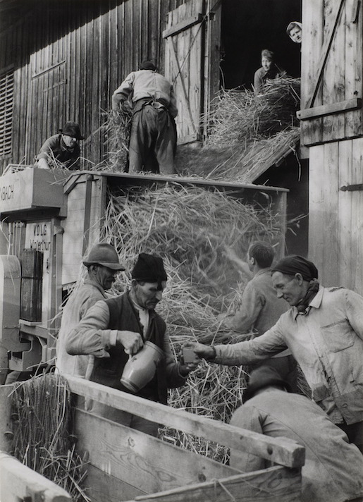 Bild: Jakob Tuggener, Dreschmaschine im Tösstal, 1950er-Jahre © Jakob Tuggener Stiftung / Fotostiftung Schweiz