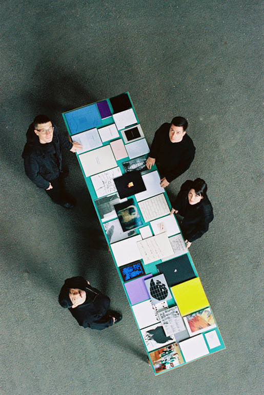 Bild: Walking as Research Practice, Goldene Letter - Autor: Various - Gestaltung: Jana Sofie Liebe, Zurich - Druck: de Stencilzolder, Amsterdam - Verlag: Soapbox Journal, AmsterdamISBN: - © BAK