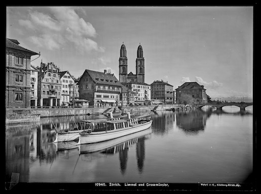 Zürich, Blick über die Limmat auf den Limmatquai und das Grossmünster im Hintergrund - Foto: Artur Wehrli (1876-12915), 1910