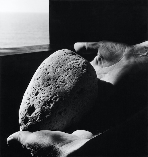 Lucien Hervé, Le Corbusiers Hände, Roquebrune-Cap-Martin, Frankreich, 1951, © J. Paul Getty Trust, Los Angeles / Fondation Le Corbusier, Paris