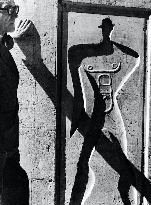 Lucien Hervé, Le Corbusier und sein Modulor in der Unité d'Habitation, Marseille, Frankreich, 1952, © J. Paul Getty Trust, Los Angeles / Fondation Le Corbusier, Paris