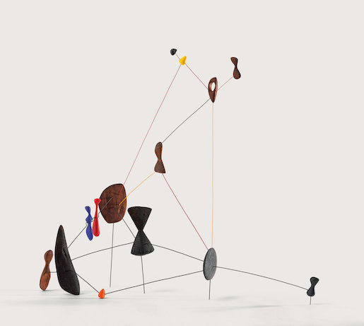 Alexander Calder Constellation 1943 Legno, filo metallico e pittura 83.8 × 91.4 × 35.6 cm Calder Foundation, New York Photograph by Tom Powel Imaging © Calder Foundation, New York. Photo courtesy of Calder Foundation, New York / Art Resource, New York © 2024 Calder Foundation, New York / Artists Rights Society (ARS), New York