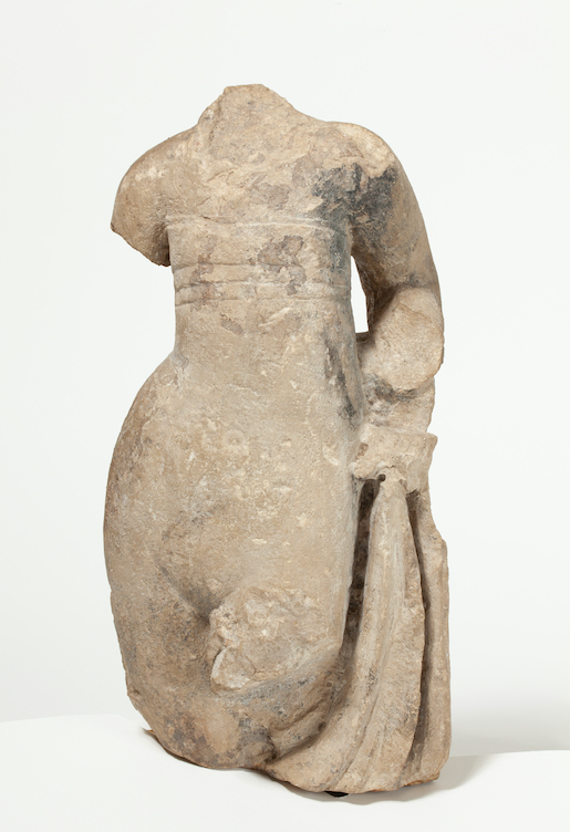 Venusstatuette - Skulpturen wie diese schmückten einst private Villen. Möglicherweise ging sie kaputt oder entsprach nicht mehr dem Geschmack des Hausherrn. Sie endet als Baumaterial in den Mauern des spätrömischen Kastells von Augusta Raurica. Kaiseraugst AG, 200–260 n. Chr., Kalkstein © Museum Augusta Raurica, Augst