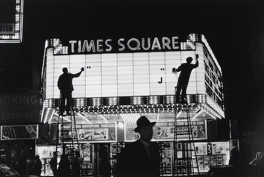 Sabine Weiss, Times Square, New York, Etats-Unis , 1955. Collection Photo Elysée © Sabine Weiss /Photo Elysée, Lausanne