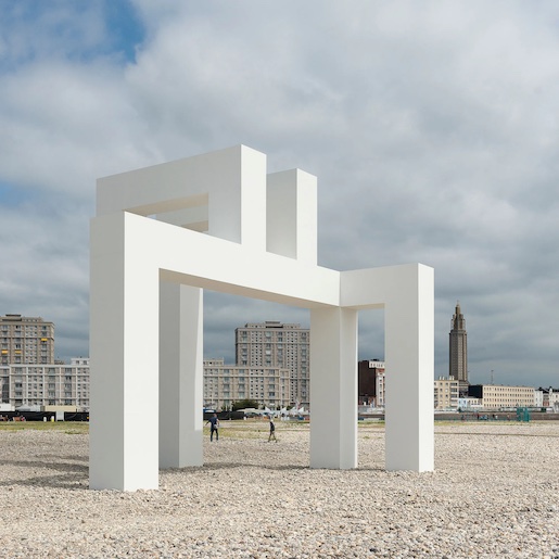 Lang/Baumann. Up #3, 2017: Stahl, Holz und Farbe, ab 2018: Beton, 9.2 x 11.5 x 10 m - Gruppenausstellung: 2017, Un été au Havre, Plage / Porte Océane, Le Havre F - Foto: David Huguenin