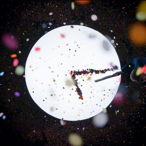 Maarten Baas: Real Time, Confetti Clock, Still, 2020 © Studio Maarten Baas