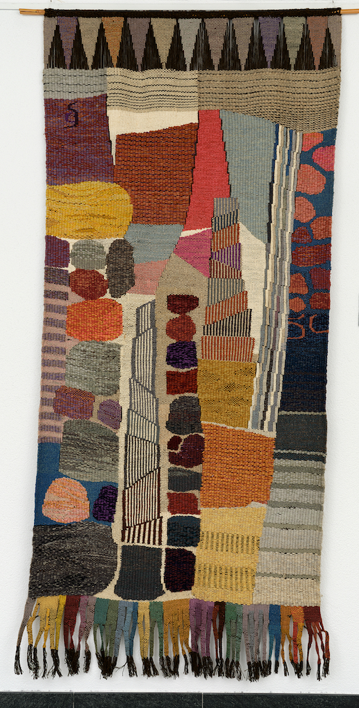 Gunta Stölzl, Getürmt, 1973. Wolle, Baumwolle, Gobelin, 240 x 110 cm, Gemeinde Küsnacht ZH