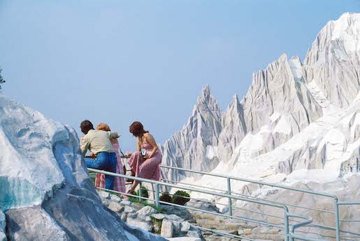 Luigi Ghirri, Rimini, 1977. Lambda print, new print (2022). Eredi di Luigi Ghirri. Courtesy Eredi di Luigi Ghirri. © Eredi di Luigi Ghirri