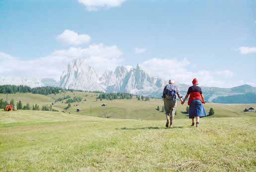 Luigi Ghirri. Alpe di Suisi, 1979. C-print, new print (2001). Foto: Luigi Ghirri. Eredi di Luigi Ghirri. Courtesy Eredi di Luigi Ghirri. © Eredi di Luigi Ghirri