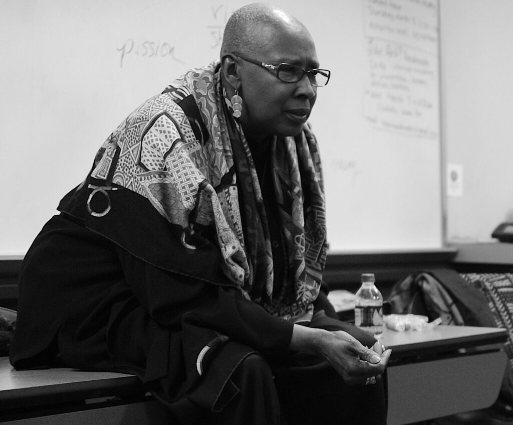 Judith Jamison, 2012 - Foto: Elon University, https://www.flickr.com/photos/38539612@N02/8293426513/ - Lizenz: https://creativecommons.org/licenses/by/2.0/deed.en - Datei: https://commons.wikimedia.org/wiki/File:2012_at_Elon_University_14_(cropped).jpg