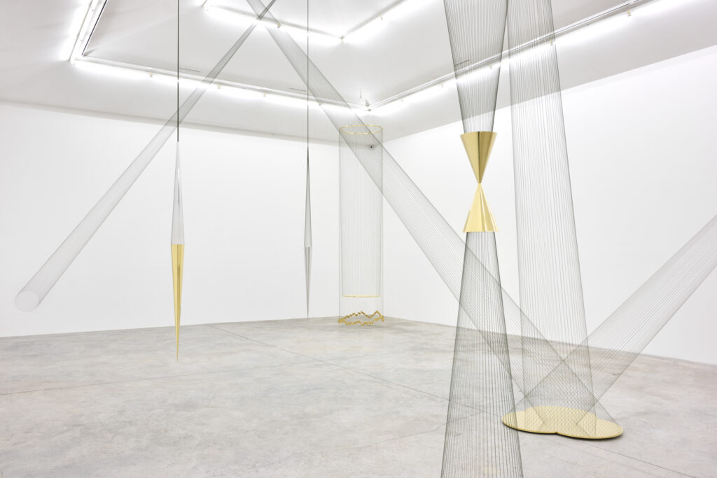 Artur Lescher, Asterismos, Ausstellungsansicht I exhibition view, Almine Rech Gallery, Paris, 2019, Courtesy der Künstler I the Artist und I and Almine Rech. Foto I Photo: Rebecca Fanuele © Artur Lescher