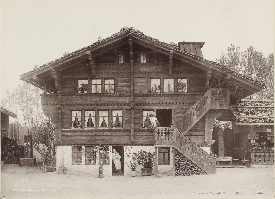 Chalet im Village Suisse, Landesausstellung Genf, 1896 © ETH-Bibliothek, Zürich, Bildarchiv, François-Frédérice Boissonnas