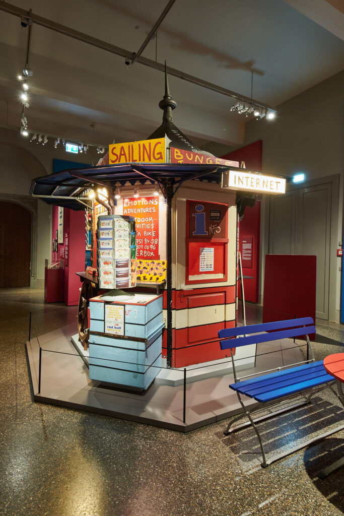 Blick in die Ausstellung «Konsumwelten» - Foto: © Schweizerisches Nationalmuseum