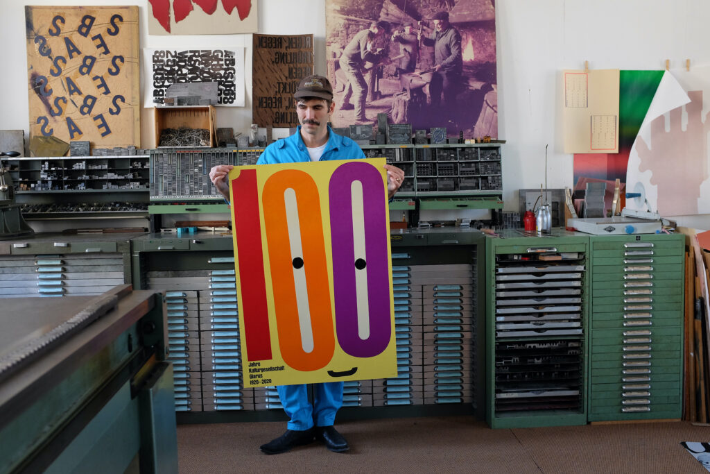 Dafi Kühne in seinem Druckatelier in Näfels / Glarus - Foto:© Hanna Jaray