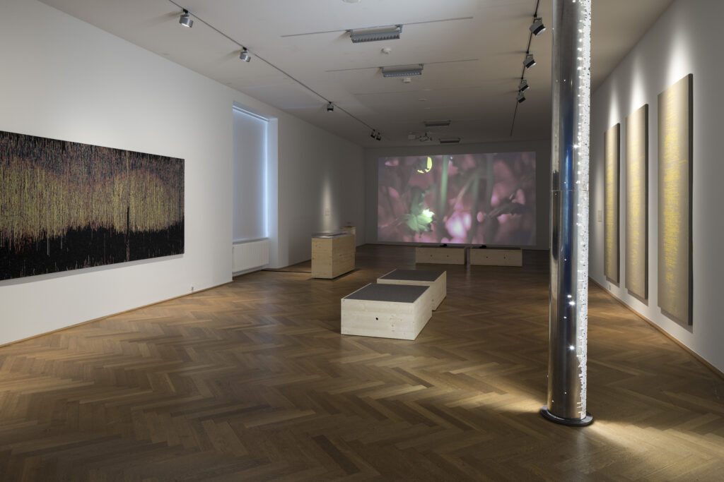 Blick in die Ausstellung «Lighten Up! Im Rhythmus von Tag und Nacht» im Gewerbemuseum Winterthur. Foto: © Michael Lio