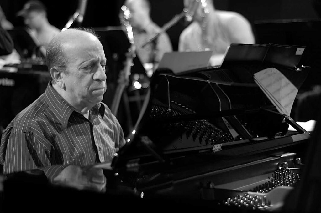 Martial Solal, 2006 - Foto: https://en.wikipedia.org/wiki/User:Tikemyson - Public domain - Datei: https://commons.wikimedia.org/wiki/File:Solal.jpg