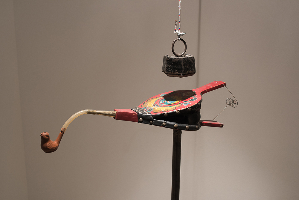 Maya Dunietz, Bird Whistle, 2016, kinetische Skulptur, verschiedene Materialien, Courtesy Candida Gertler