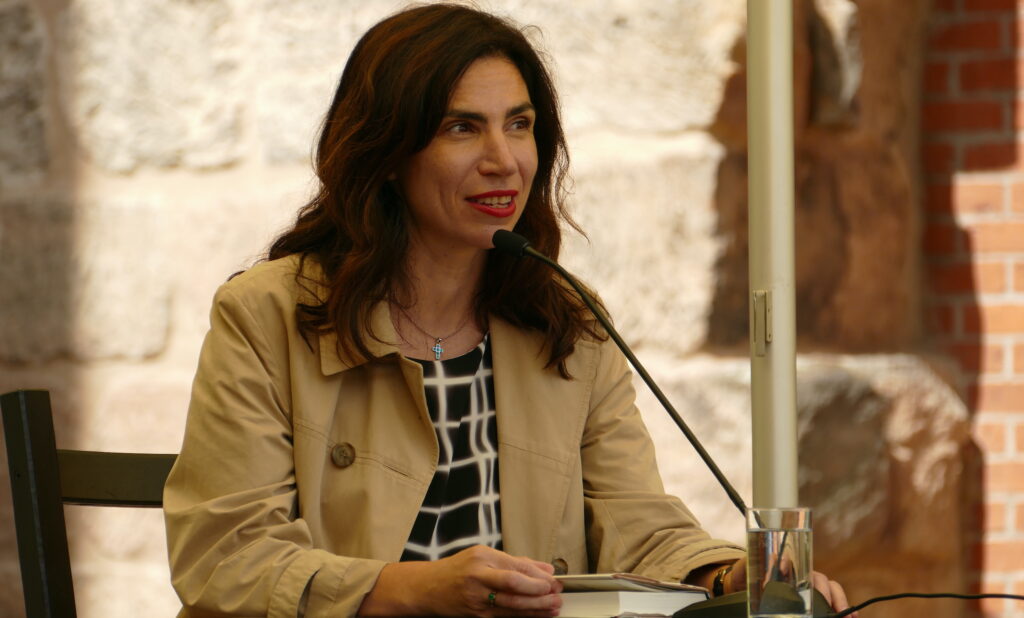 Dana Grigorcea, 2021 - Foto: Kritzolina, https://commons.wikimedia.org/wiki/User:Kritzolina - Lizenz: https://creativecommons.org/licenses/by-sa/4.0/deed.en - Datei: https://commons.wikimedia.org/wiki/File:Dana_Grigorcea_at_Erlanger_Poetenfest_2021_03.jpg