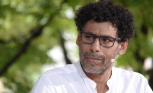 Usama Al Sahmani, 2022 - Foto: Amrei-Marie, https://commons.wikimedia.org/wiki/User:Amrei-Marie - Lizenz: https://creativecommons.org/licenses/by-sa/4.0/deed.en - Datei: https://commons.wikimedia.org/wiki/File:Usama_Al_Shahmani.jpg