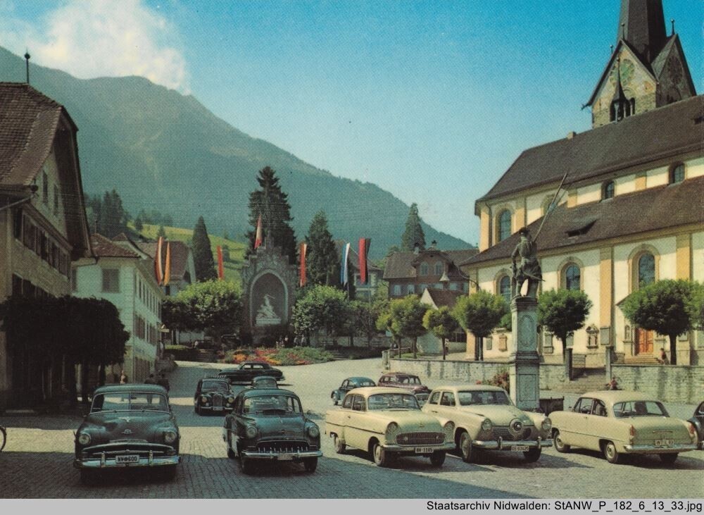 Fotosammlung Ansichtskartenverlag Engelberger > Stans > StANW P 182-6:13:33 Stans: Stans, Dorfplatz ca. 1930 - 1980.