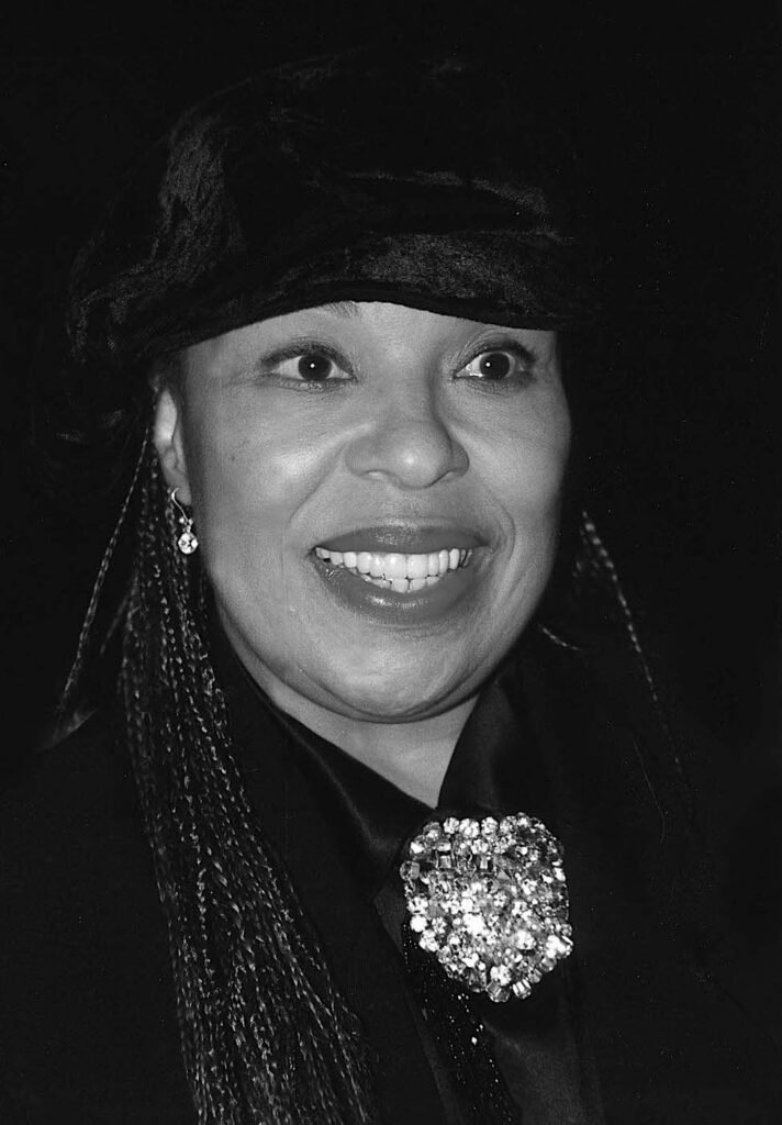 Roberta Flack, 1995 - Foto: ROBERTA FLACK early © copyright 2010, https://www.flickr.com/photos/kingkongphoto/5112486589/ - Kingkongphoto & www.celebrity-photos.com from Laurel Maryland, USA, https://www.flickr.com/people/36277035@N06 - Lizenz: https://creativecommons.org/licenses/by-sa/2.0/deed.en - Datei: https://commons.wikimedia.org/wiki/File:Roberta_Flack.jpg