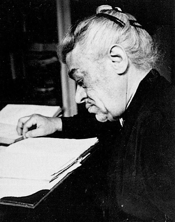 Anna Tumarkin war zuerst drei Jahre Titularprofessorin und dann ausserordentliche Professorin für Philosophie von 1909 bis 1943. © SLB/Die Dozenten der bernischen Hochschule, Bern 1984